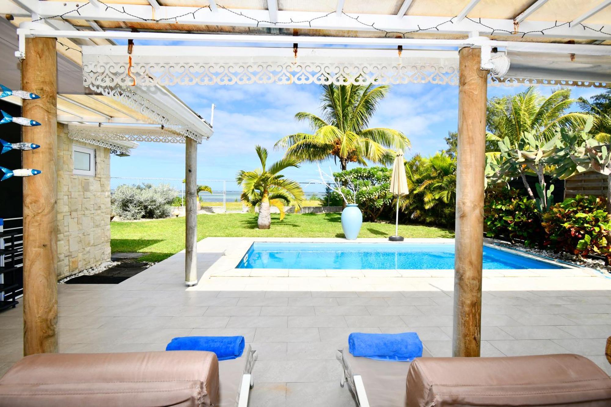 Chalet Kestrel With Pool On The Beach Riambel エクステリア 写真